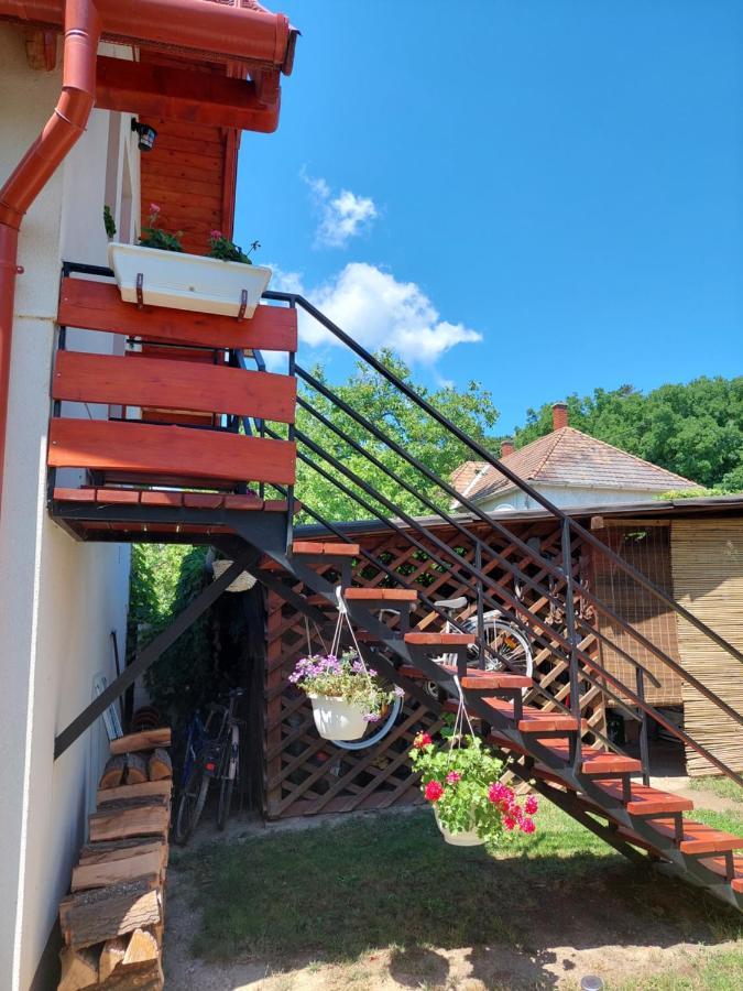 Kossuth Lajos Utca 73 Apartman Nabuka Tihany Buitenkant foto